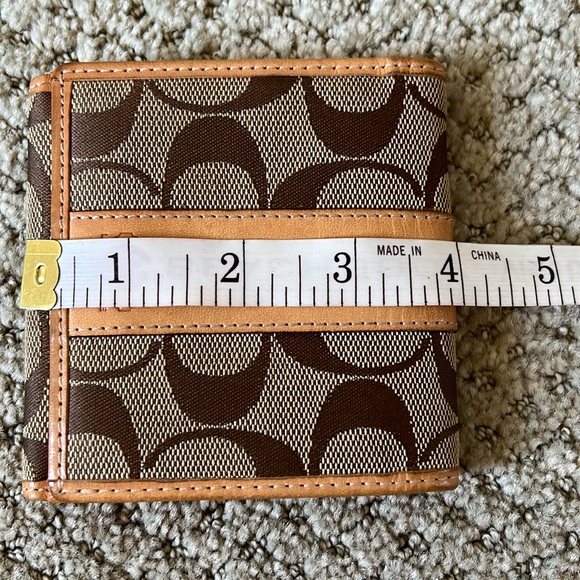 Coach Logo Wallet - Picture 5 of 6